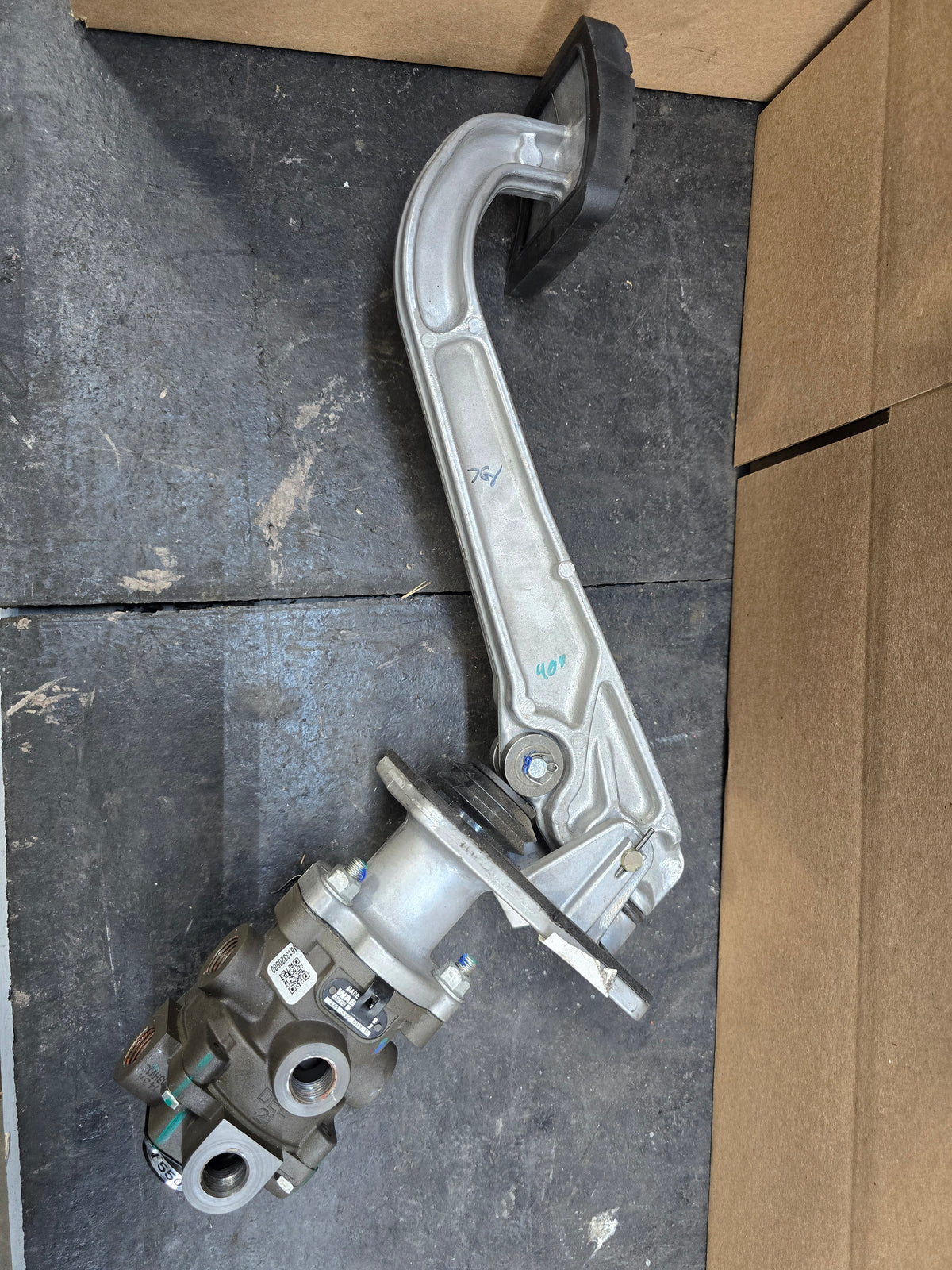 A12-28408-001 FREIGHTLINER BRAKE PEDAL ASSY.
