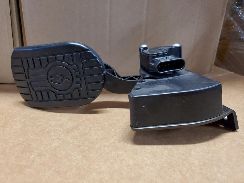 05036MA NEW KW FUEL PEDAL