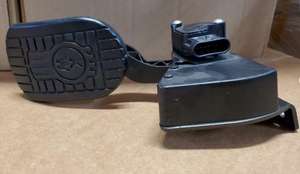 05036MA NEW KW FUEL PEDAL, also D21-6021-300
