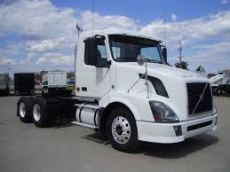2007 VOLVO TANDEM DAY with 435hp Volvo D12 and 10 sp Fuller-White-5130