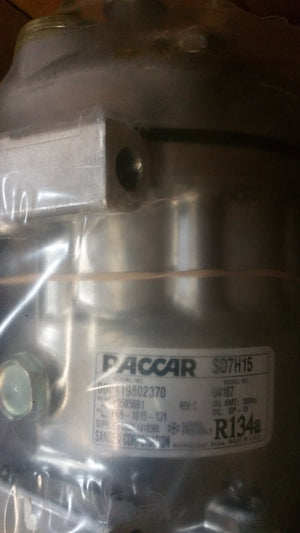 Peterbilt Paccar F69-1015-151 AC compressor brand new original in box