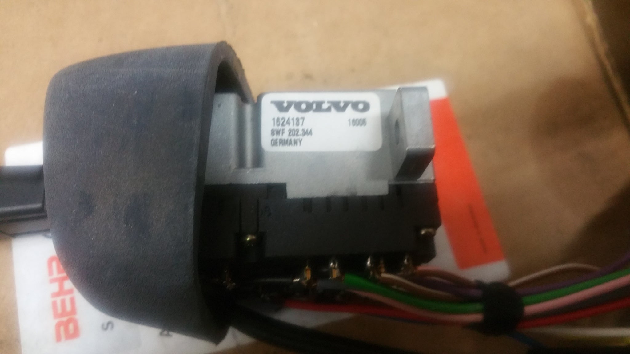 VOLVO 1624137 SIGNAL, CRUISE CONTROL AND LIGHT SWITCH