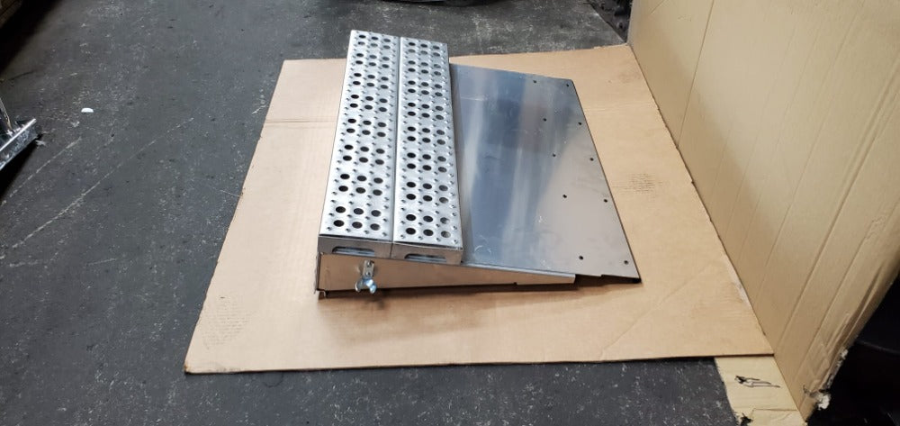 A06-17696-000, BATTERY BOX COVER, FREIGHTLINER