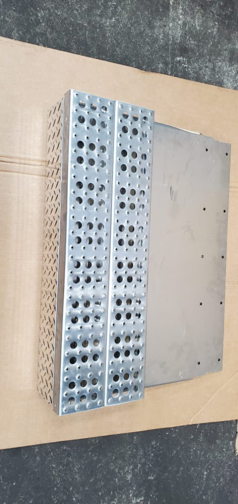 A06-17696-000, BATTERY BOX COVER, FREIGHTLINER