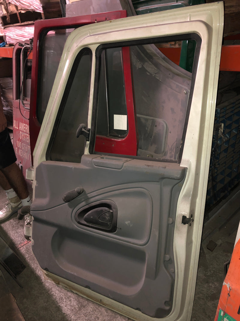 Passenger Side Door IHC7400